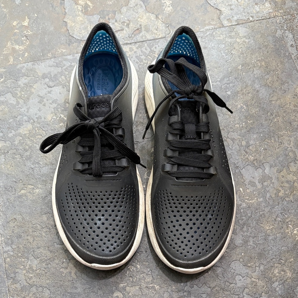 Men's Black Athletic Shoes